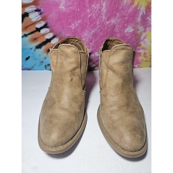 Qupid Distressed Suede Stitched Chevron Western Booties - Size 7 - Picture 4 of 8